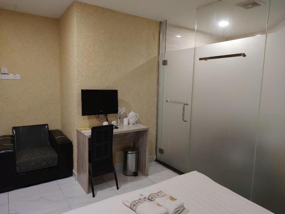 Lbs Hotel Cheras Exterior photo